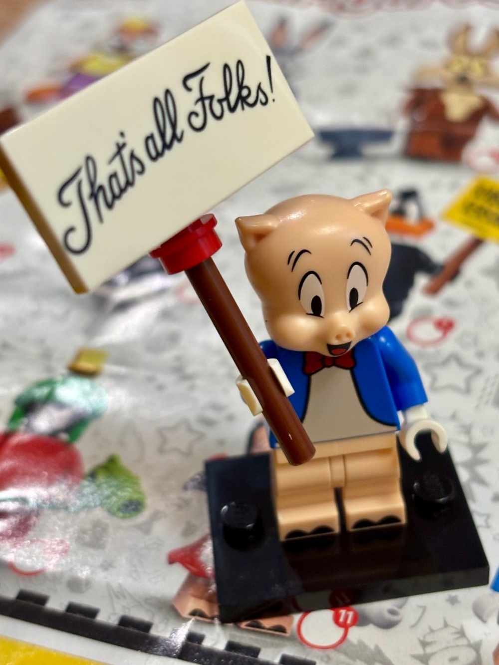 LEGO "Porky Pig" Looney Tunes ~Stand, Accessories & Pamphlet collt-12